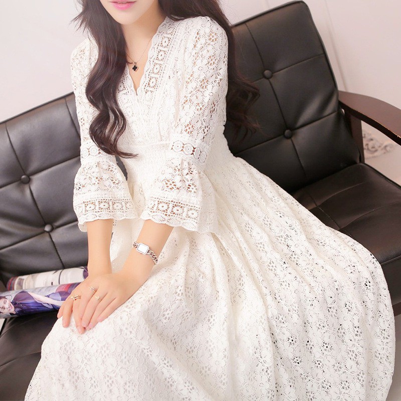 Đầm tay dài phối ren hoa thiết kế cổ chữ V quyến rũ | BigBuy360 - bigbuy360.vn