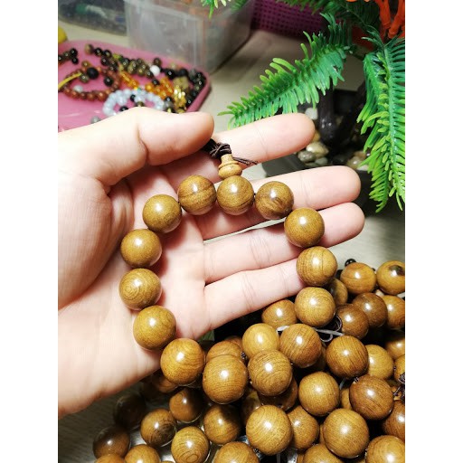 Vòng tay gỗ bách xanh thơm vĩnh viễn