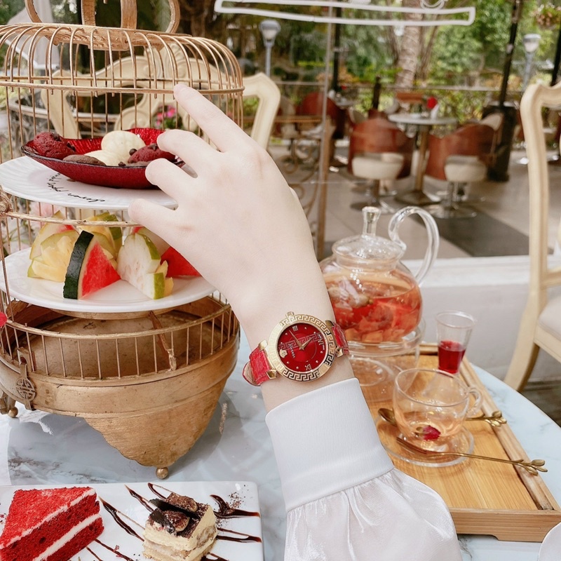 Đồng hồ nữ  Ver.sace Daphnis màu đỏ .