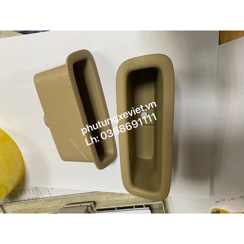 Khay chứa đồ trên tappy cửa Ford Everest