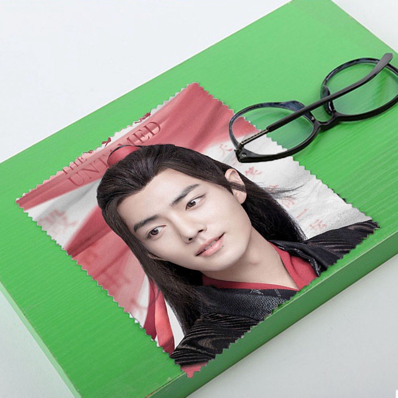 Khăn lau mắt kính chất liệu Microfiber