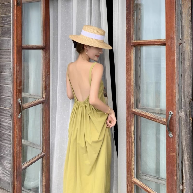Váy đi biển hai dây hở lưng bảng to phong cách nghĩ dưỡng mùa hè 2023