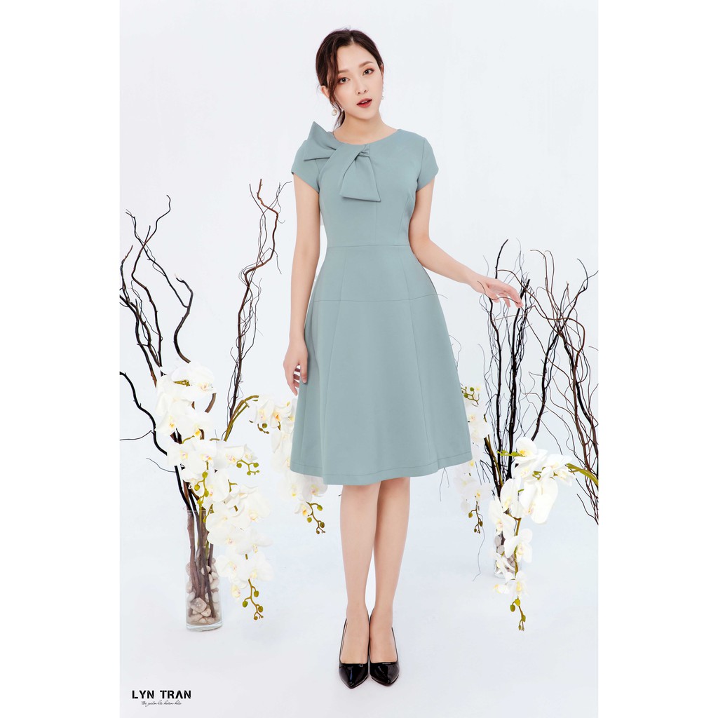 VÁY XÒE KẾT NƠ CỔ DỊU DÀNG VÀ SANG CHẢNH | BigBuy360 - bigbuy360.vn