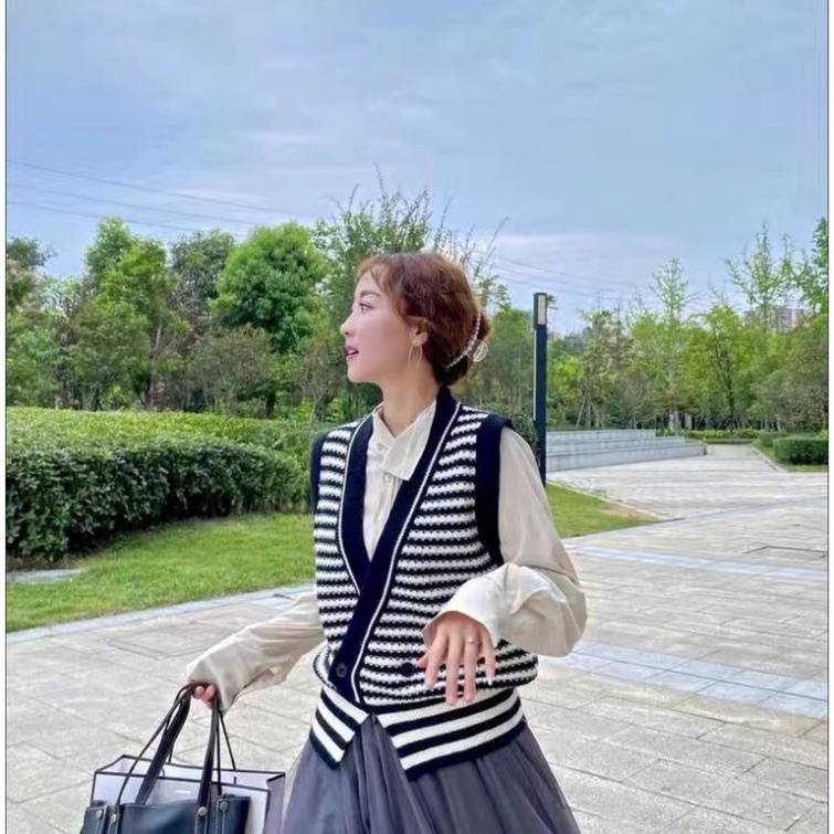 Áo Gile Len Nữ Họa Tiết Kẻ Sọc, Áo Len Gile Mỏng Cúc Sọc Ngang Hình Sóng Hàng Quảng Châu | BigBuy360 - bigbuy360.vn