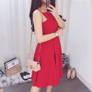 Đầm xoè cổ yếm