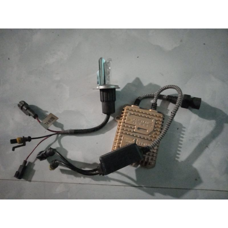 đủ bộ 2 bóng xenon 55w 2 balat 2 dây rơle pha cos qua sử dụng