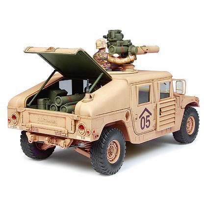 Mô hình lắp ráp xe quân sự bọc thép 1/35 M1046 Humvee TOW Missile Carrier 35267 - GDC