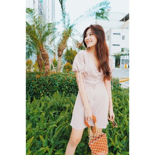 ĐẦM CỔ V TAY NGẮN THẮT NƠ