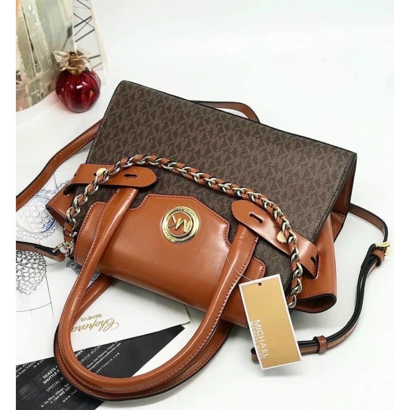 Túi xách Michael Kors Carmen logo tote
