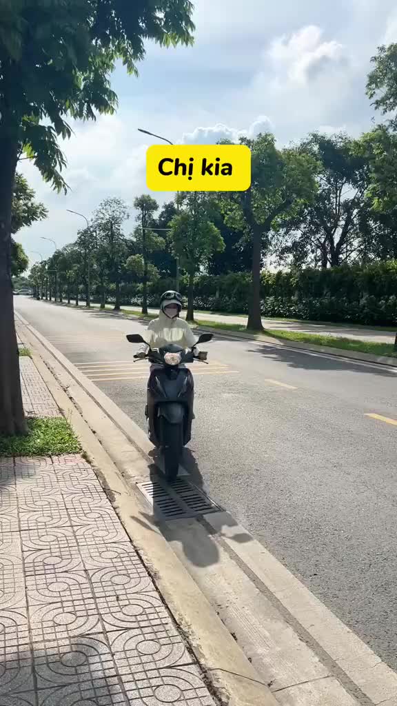 Áo Chống nắng nữ Điều Hoà Chống Tia UV UPF50+ vải thun lạnh có mũ rộng vành dáng ngắn croptop công nghệ nhật bản A100 | BigBuy360 - bigbuy360.vn