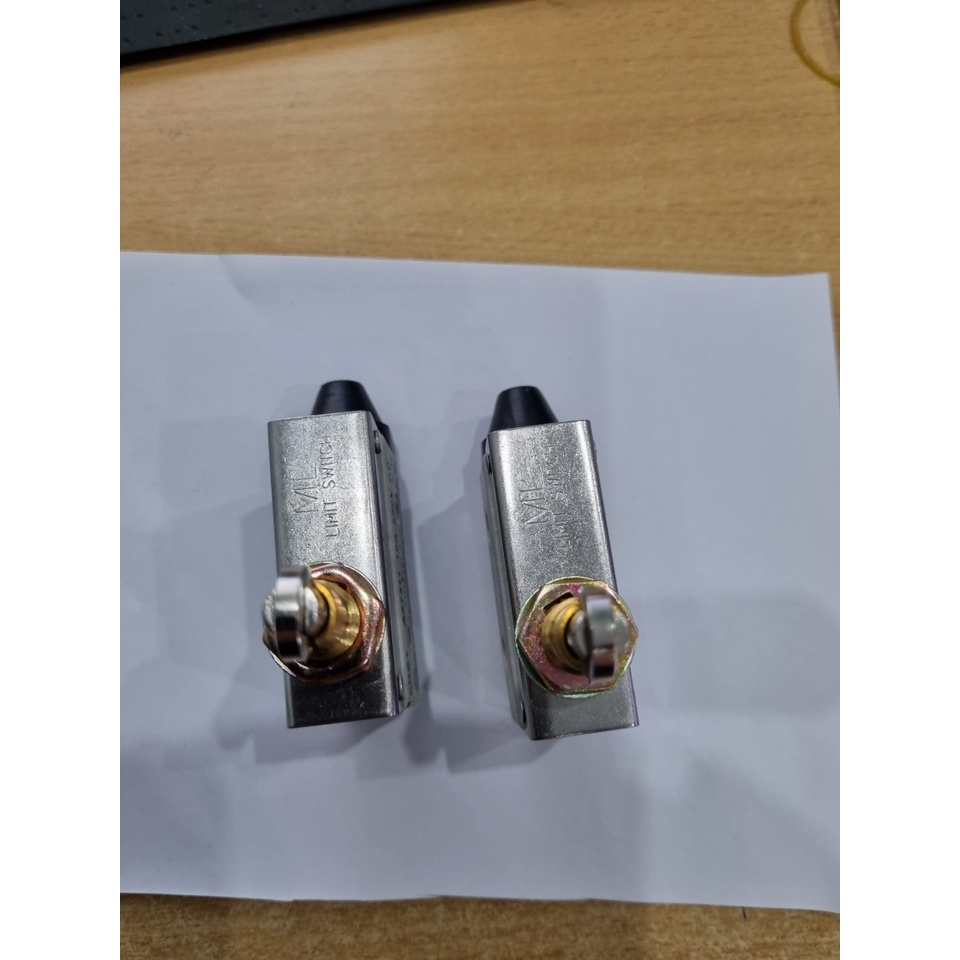 Công tắc hành trình  5020 10A 250VAC  loại đầu có bánh xe