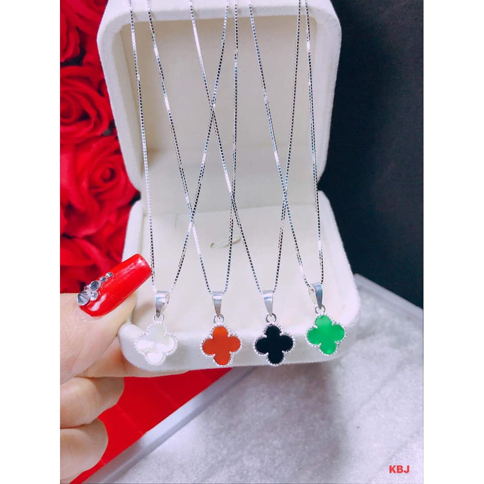 Dây chuyền mặt cỏ bốn lá bằng bạc mang lại may mắn