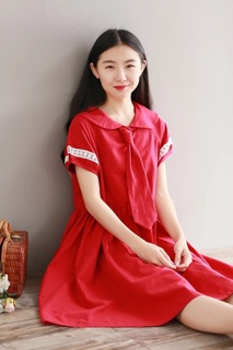 Đầm babydoll đỏ thắt cà vạt