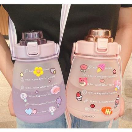 [FREESHIP] Bình Nước Nhựa Cao Cấp Dung Tích 1200ml Kèm Dây Đeo Cực Tiện Lợi Xinh Xắn Dễ Thương (tuyển sỉ).