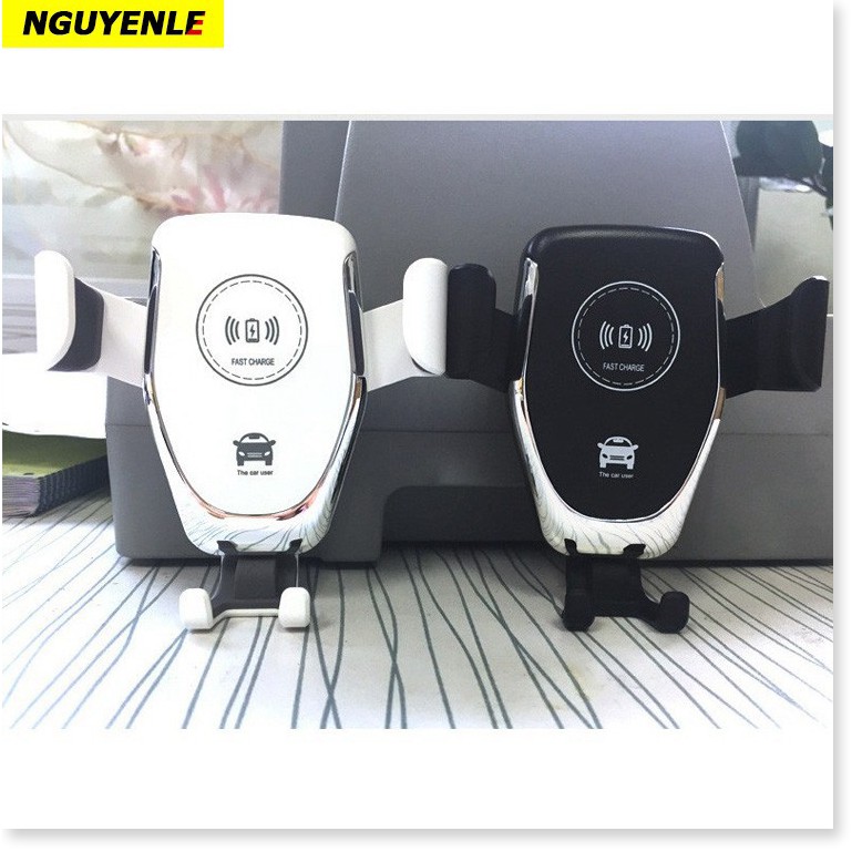 Giá đỡ cho ô tô hỗ trợ sạc nhanh không dây điện thoại 10W