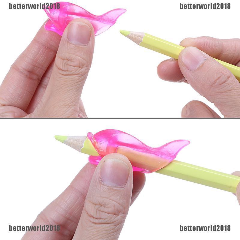Set 3 ống silicon hình cá heo xinh xắn gắn đầu bút chì hỗ trợ cho bé cầm bút tiện dụng nhiều màu lựa chọn