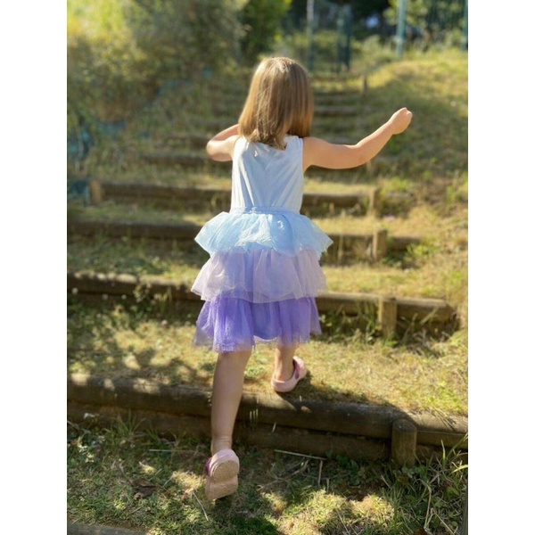 ĐẦM ELSA XUẤT DƯ XỊN CHO BÉ GÁI