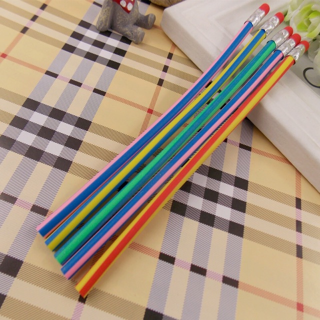 Bút Chì Dẻo pilu 5 cây chì gọt tay dẻo uốn éo chơi nên mua dèm dao dọc giấy để dễ gọt
