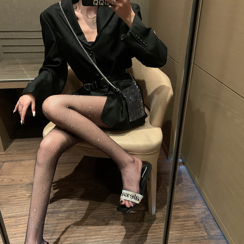 Quần tất lụa màu sáng thời trang phong cách gợi cảm cho nữ