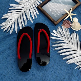 GUỐC GỖ GUỐC NỮ THÂN GUỐC ĐEN BÓNG CÓ QUAI NHUNG ĐỎ ĐẾ CAO SU 2 LỚP