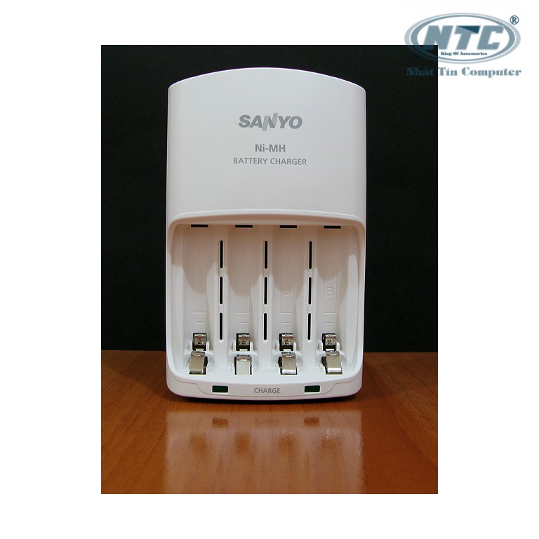 Box sạc nhanh Sanyo MQN06 dành cho pin sạc AA và AAA - hỗ trợ sạc nhanh (trắng)