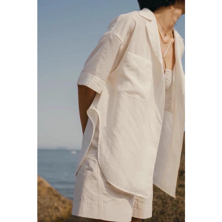 Set đồ đũi xước nữ bigsize gồm 1 áo khoác vest 1 lớp ngắn tay xẻ tà thắt eo tôn dáng 1 quần short đùi lưng chun ống rộng