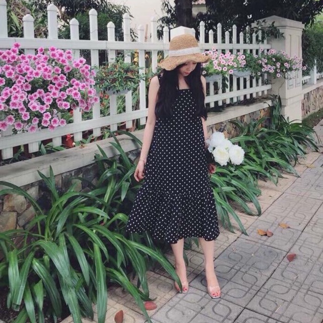 Váy chấm bi hai dây đuôi cá