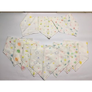 Yếm quàng cổ cài nút cho bé