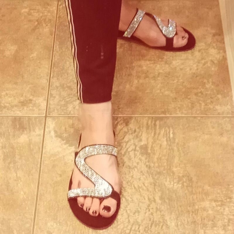 Giày Sandal Xỏ Ngón Nữ Đế Bệt Đính Đá Pha Lê