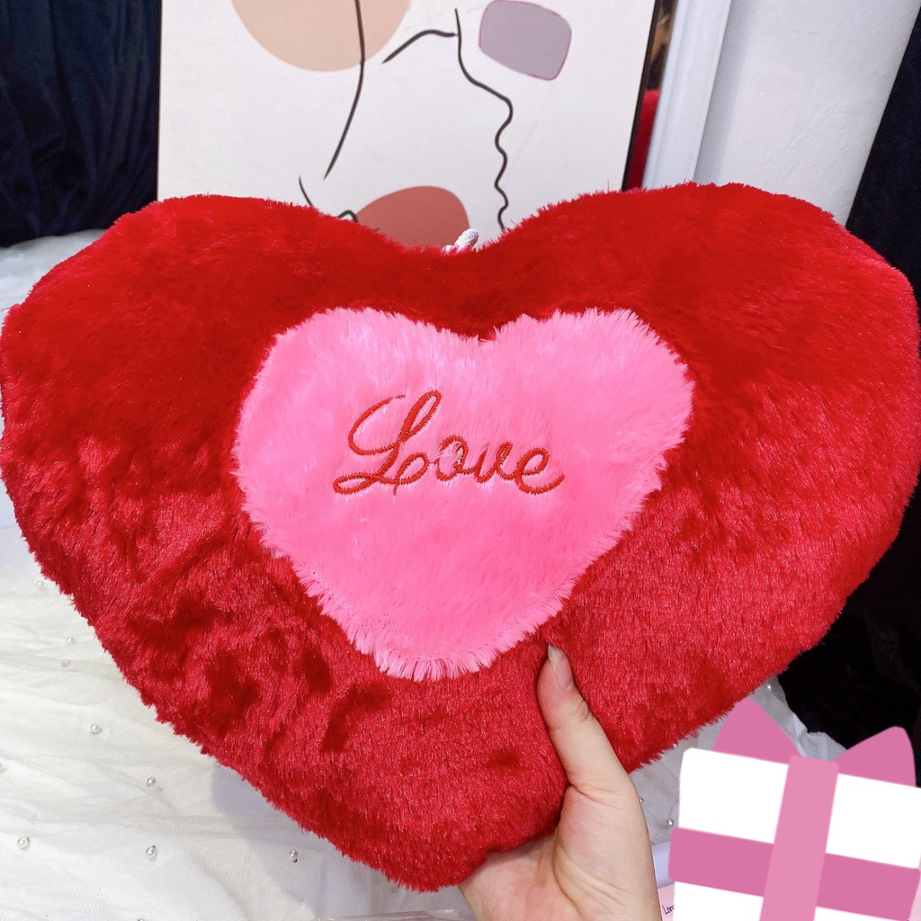 Gối ôm hình trái tim đỏ thêu họa tiết chữ LOVE dễ thương 30x40cm