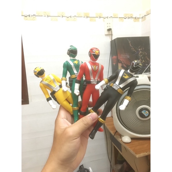 Đồ chơi Soft Vinyl Mô hình nhựa dẻo siêu nhân cơ động xe đua Go-onger