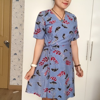 Đầm hoa vạt chéo