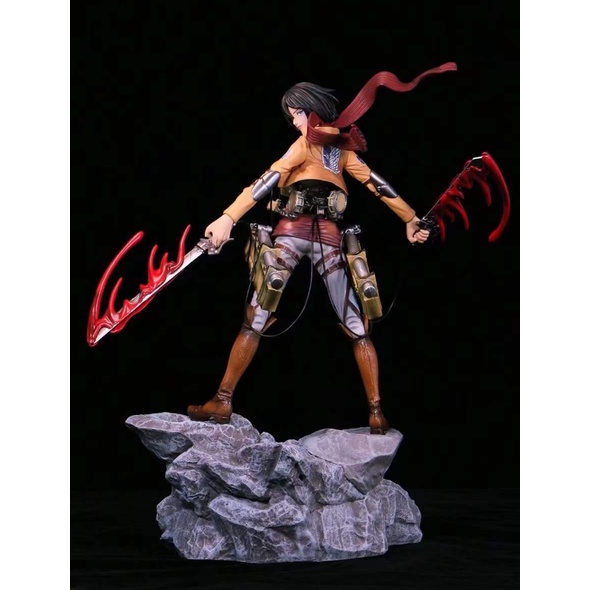 Mô hình Levi và Mikasa Ackerman trong anime Attack on titan