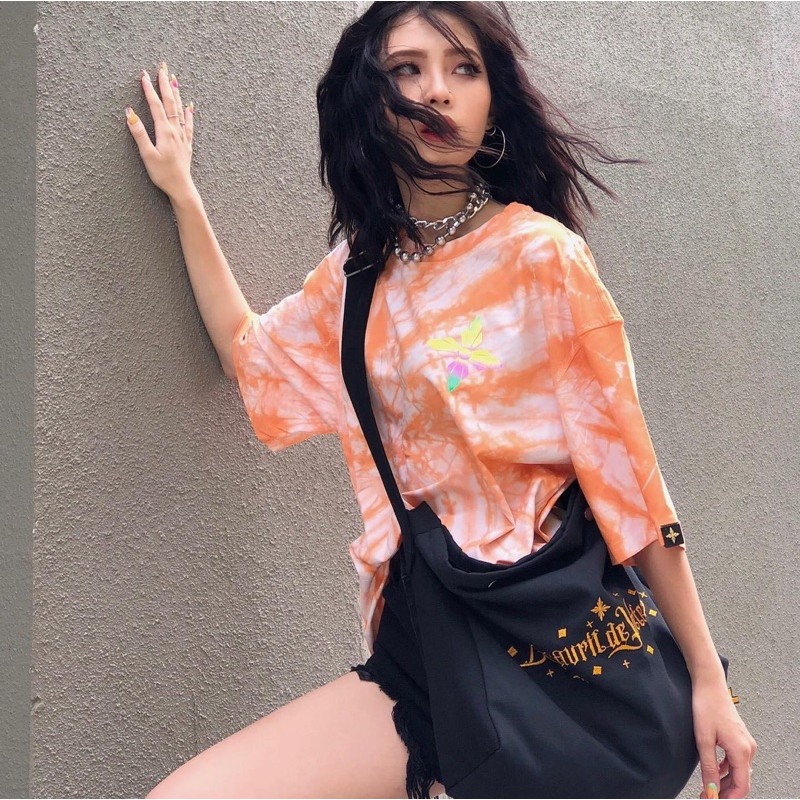 Áo thun Lesavril de Vetements Hologram Brilliant Mars