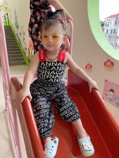 Kính râm tai thỏ đáng yêu cho bé