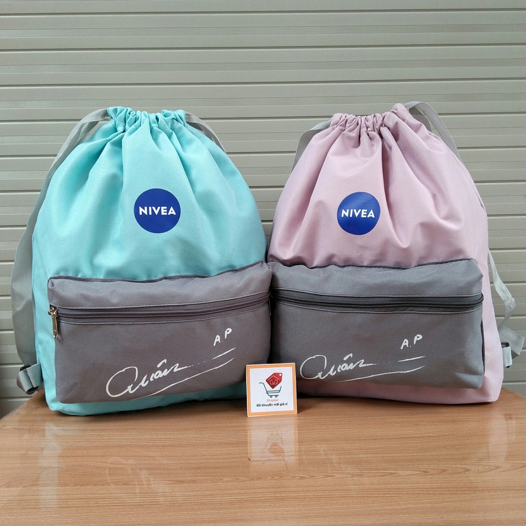 Balo dây rút Nivea có chữ ký Quân AP