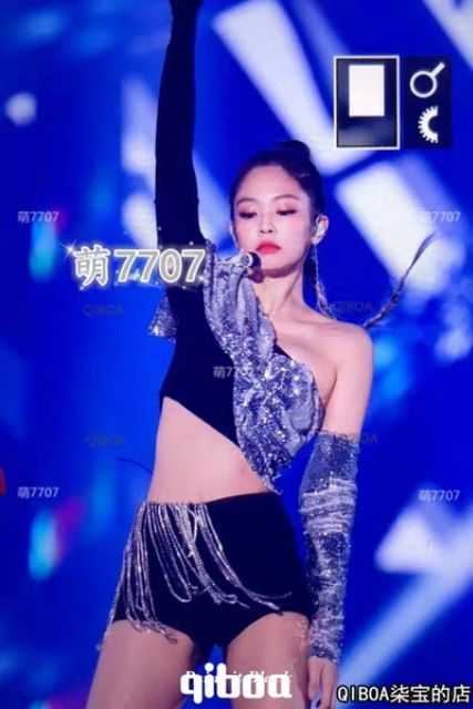 Cả bộ quần áo của Jennie Blackpink