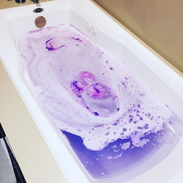 Viên sủi bọt bồn tắm Lush - Goddess bath bomb