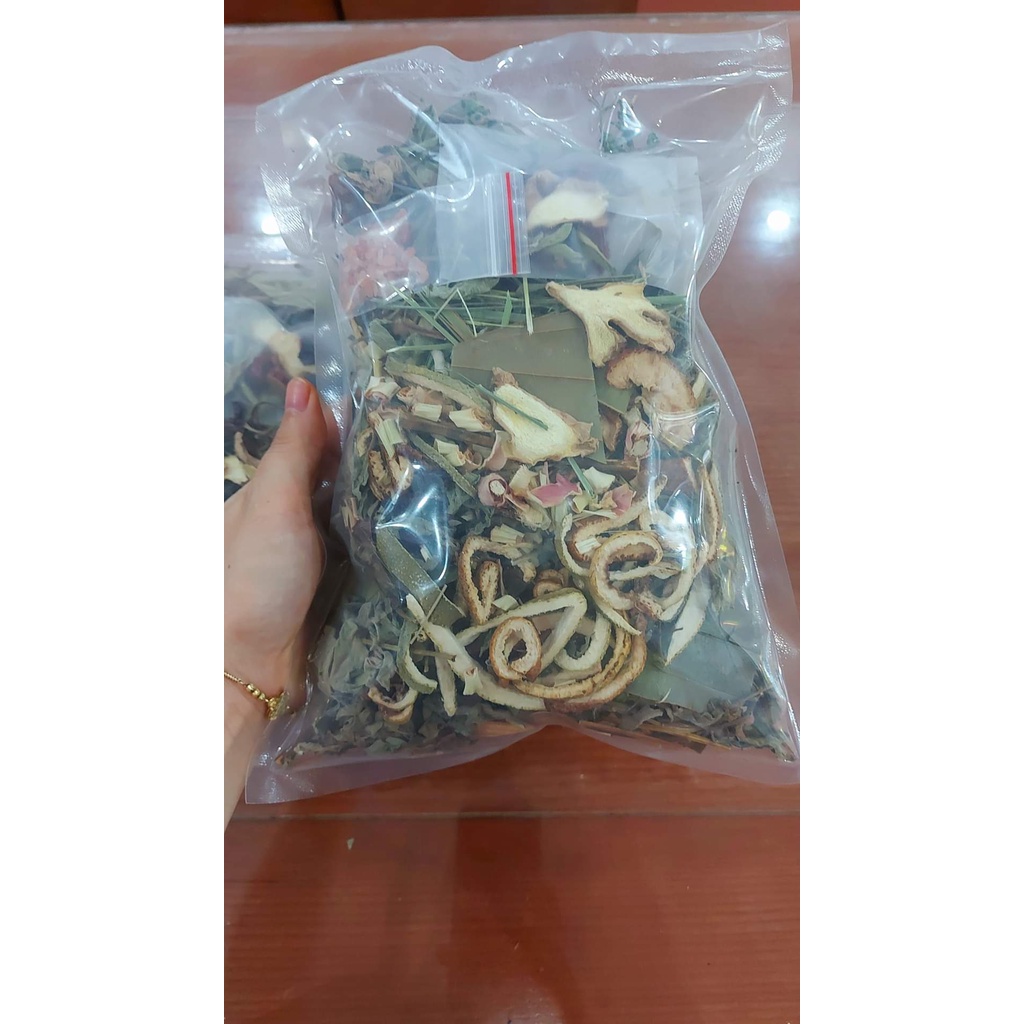 Gói lá tắm, lá xông thảo dược 500g (tặng kèm 1 gói trà xuyên tâm liên)
