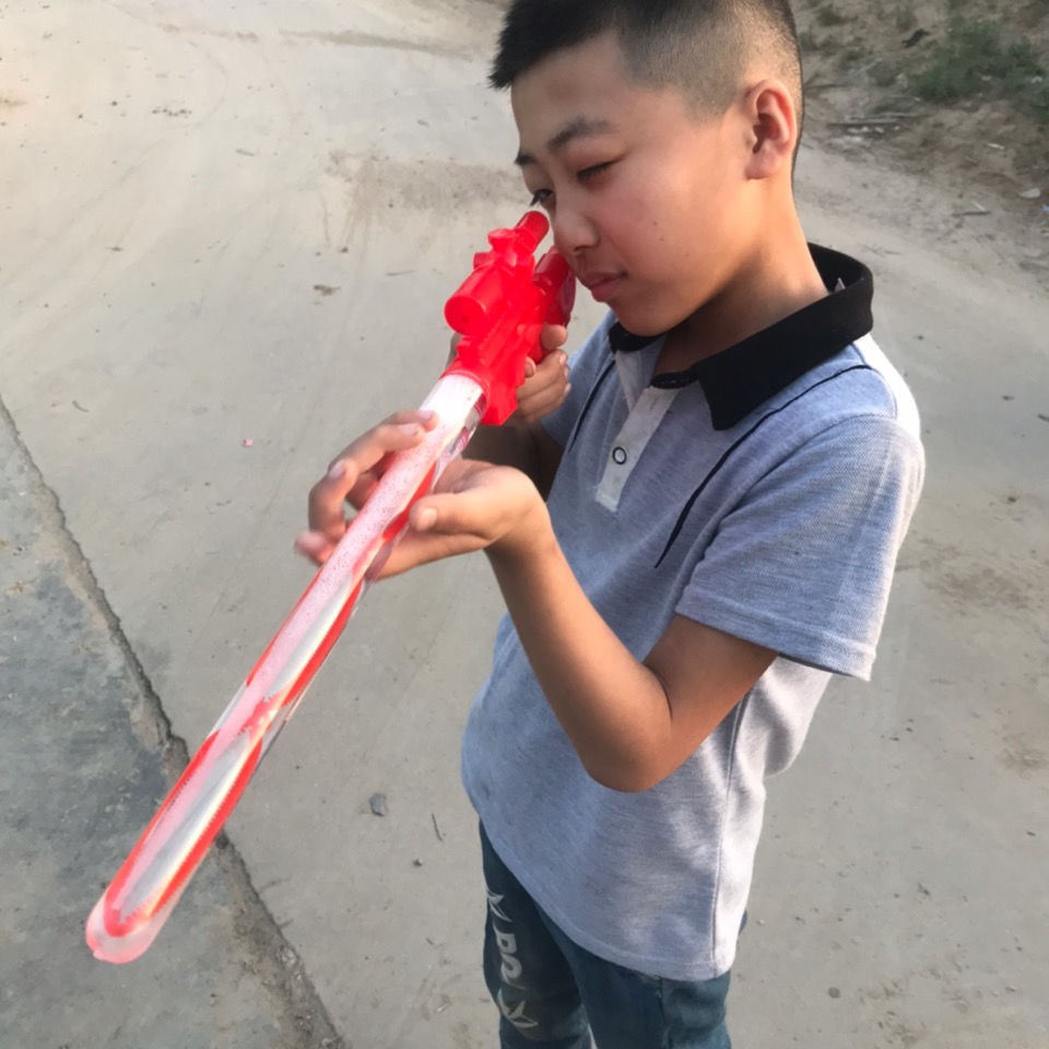 Máy bong bóng net red bubble gun đồ chơi nước trẻ em nhà sản xuất bán buôn cửa hàng nóng