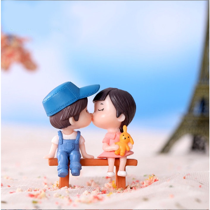 Tiểu Cảnh - Cặp đôi trai gái ngồi ghế  làm tiểu cảnh terrarium/ mô hình trang trí