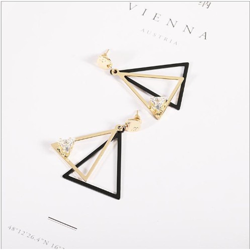 Bông tai zircon hình học khối tam giác đính đá góc sáng tao