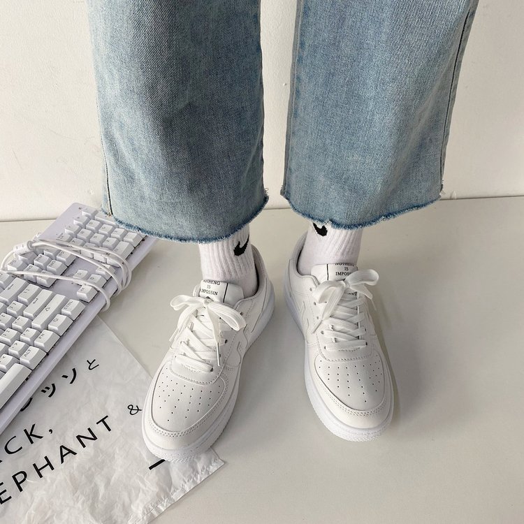 Giày Sneakers Da Pu Màu Trắng In Họa Tiết Hoạt Hình | BigBuy360 - bigbuy360.vn