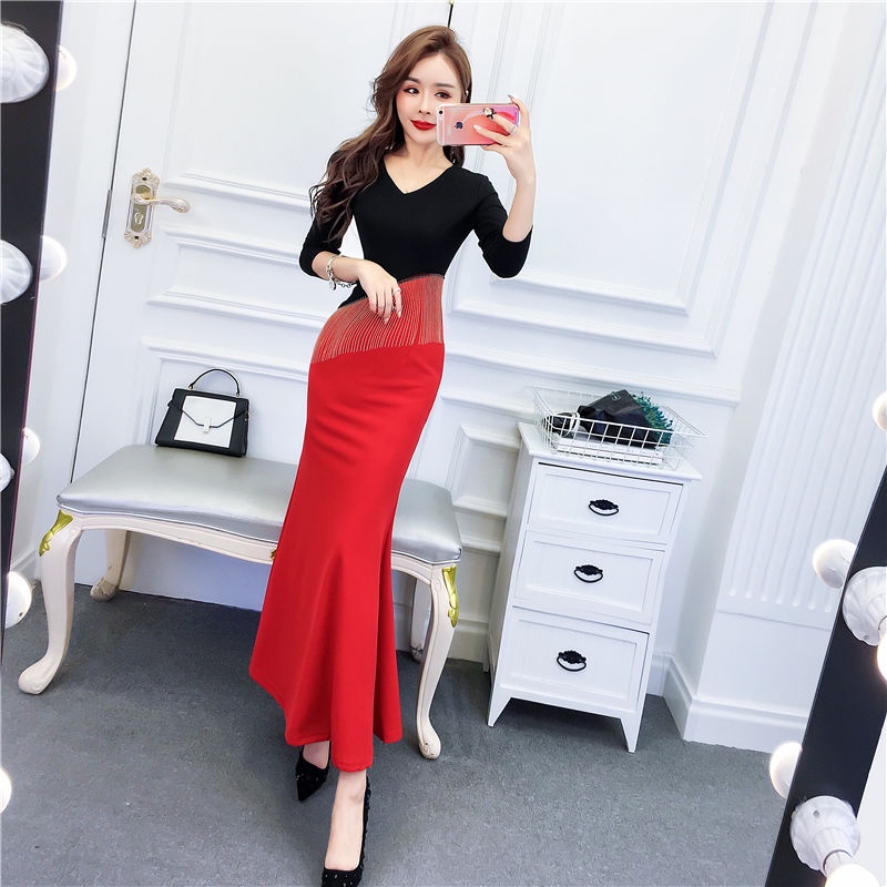 2021 mùa xuân mới cổ chữ v màu tương phản váy tua rua váy dài đuôi cá túi hông eo thon váy đầm
