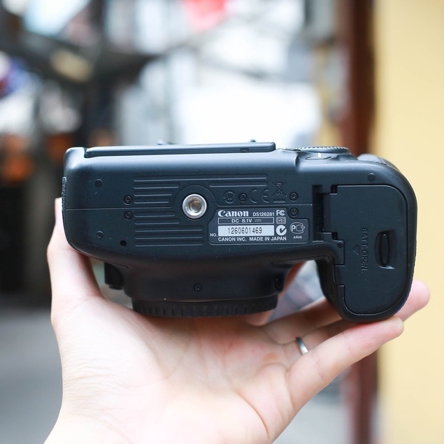 Bộ máy ảnh Canon EOS 60D kèm ống kính Canon EF-S 18-55mm F3.5-5.6