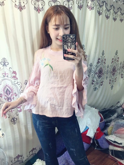 Áo voan hồng thêu