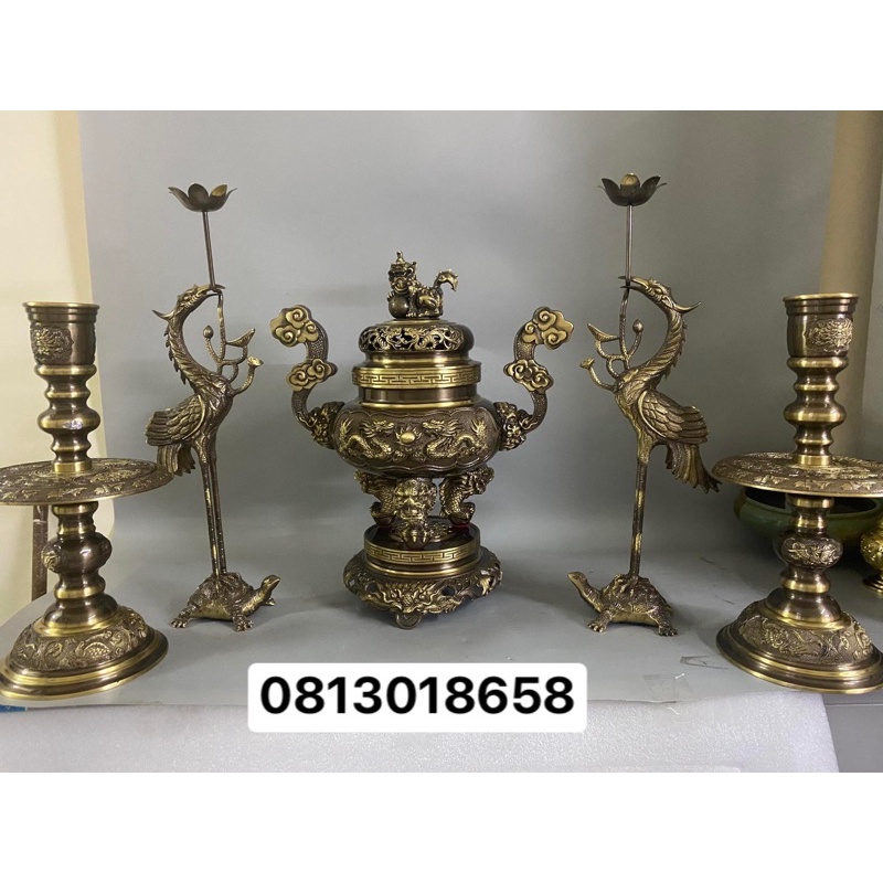 Bộ đỉnh thờ lư thờ cao 50cm bằng đồng nguyên chất tam sự ngũ sự đỉnh hạc nến bằng đồng màu giả cổ. Bộ đồ thờ bằng đồng.