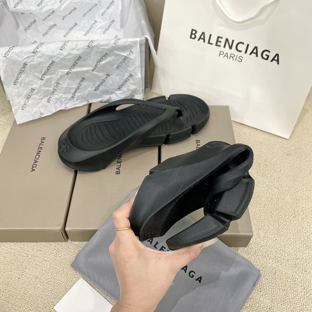 Dép xỏ ngón B@lenciaga mold rubber sandals ss21