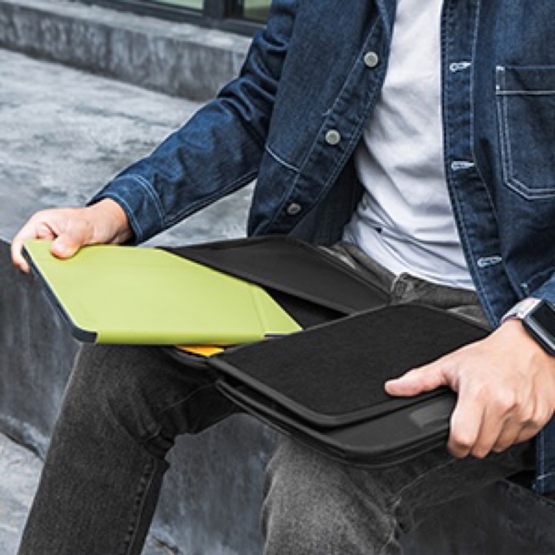 TÚI CHỐNG VA ĐẬP TOMTOC (USA) PORTFOLIO HOLDER HARDSHELL IP@D PRO 9.7-11INCH &amp; TABLET/NOTEBOOK CARAMEL (A06-002-)