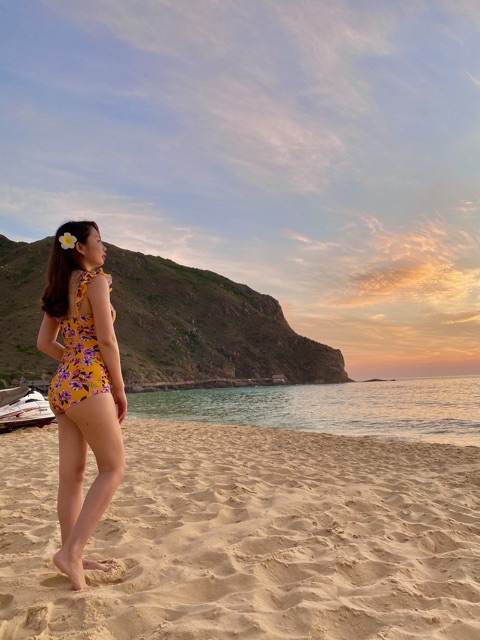 Bikini 1 mảnh họa tiết hoa lá nhúng ngực cánh tiên | BigBuy360 - bigbuy360.vn